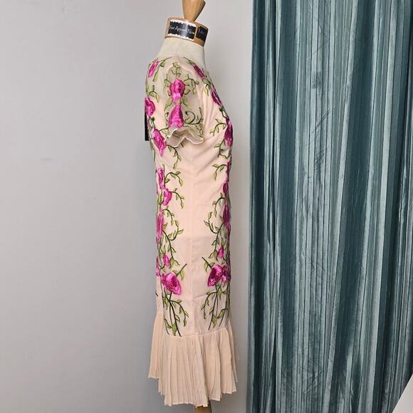 Laneiie Apricot Floral Short Sleeve Pleat Bottom Crew Midi Dress Sz Small (594) - Picture 2 of 5